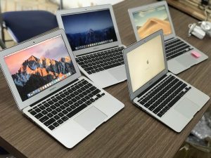 Mua Laptop Trong Tháng Cô Hồn: Kiêng Kị và Lựa Chọn Thông Minh